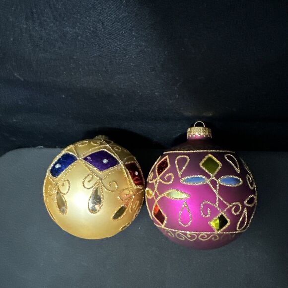 2 UNIQUE TREASURES COLLECTION LIMITED SERIES HAND CRAFTED ROUND GLASS ORNAMENT - Picture 2 of 9